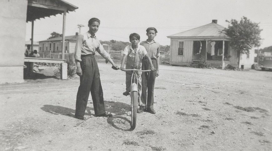 Martinez Brothers, Eagle Ford — 1939