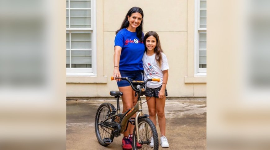 Neighborly Mom Helps Young Bikers Hit the Road