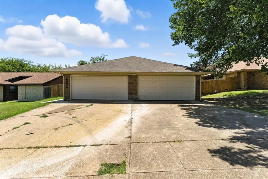 JUST LISTED: Full Duplex For Sale in Ft. Worth, TX at 6905–6907 W. Cleburne Rd. in South Ridge