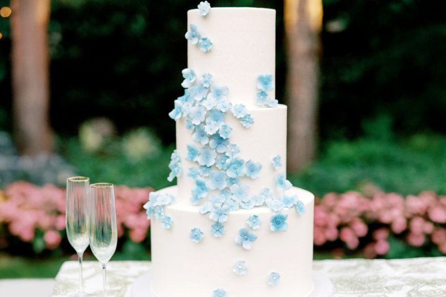 Take These Cakes for Inspiration on How To Incorporate Nature