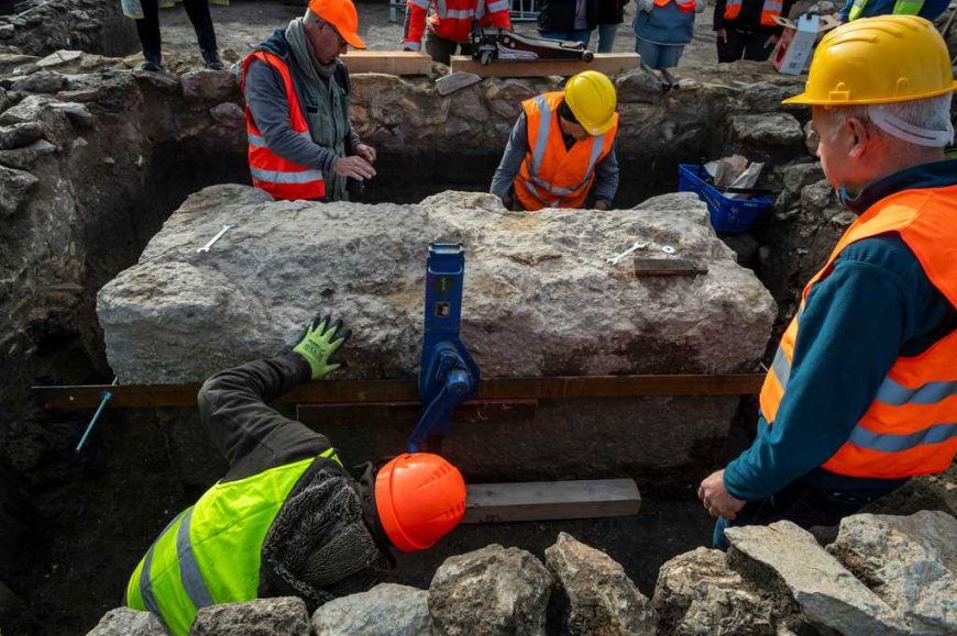Archaeologists lift the lid on a 1,700-year-old Roman sarcophagus