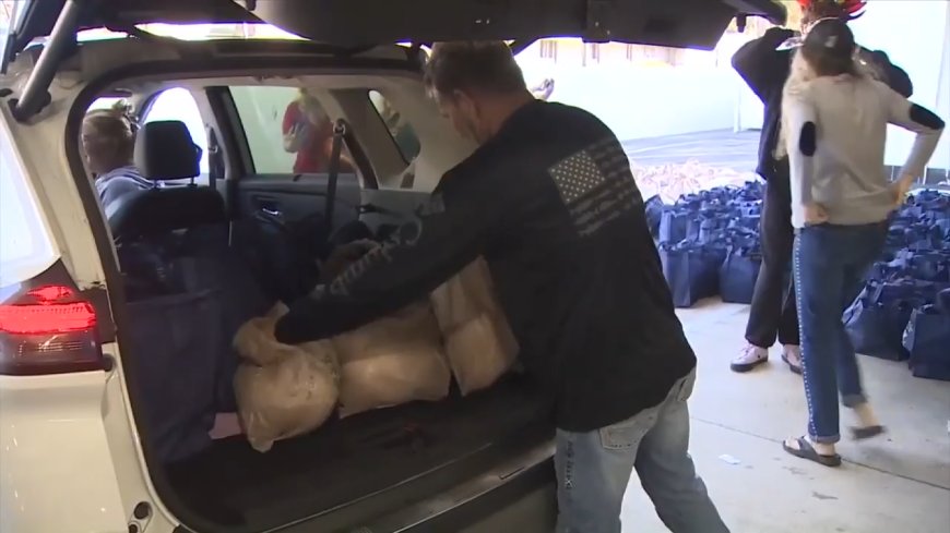 Volunteers deliver Thanksgiving meals to families with special needs children in Fort Lauderdale