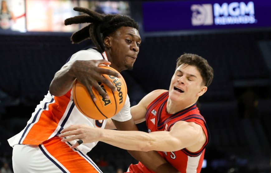St. John’s Dylan Darling plays limited minutes due to hamstring injury
