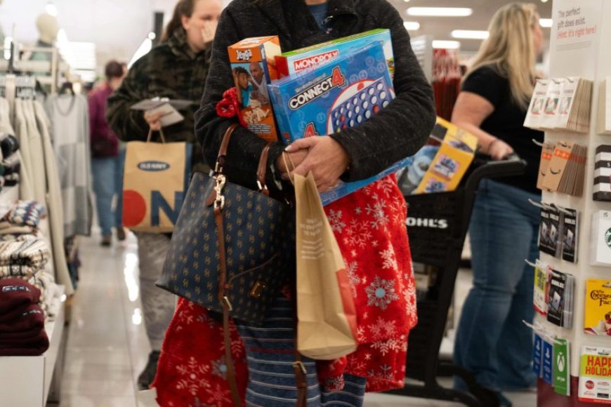 Holiday shoppers looking for ways to stretch a dollar